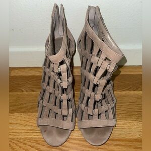 Vince Camuto Tan Strapy heels sz:8M summer/spring WORN